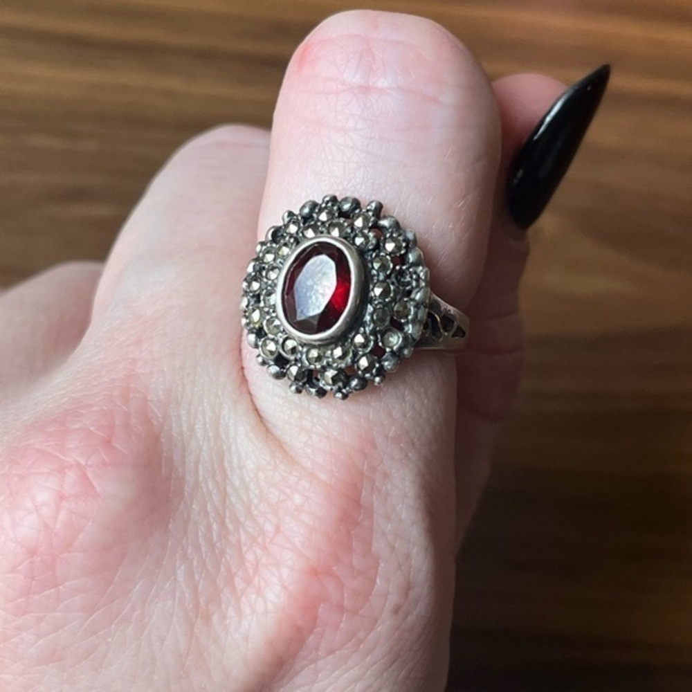 Vintage 925 Sterling silver Garnet and Marcasite ring sz 7 missing a few stones